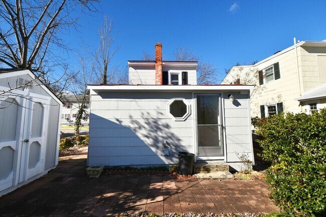 Building Photo - 918 Mercer St