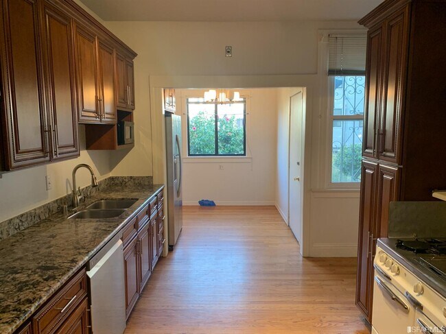 Building Photo - 238 8th Ave