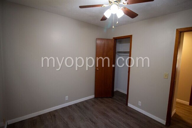 Building Photo - 9129 Grand Ave