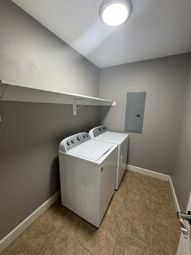 Building Photo - 2729 Lenox Ct