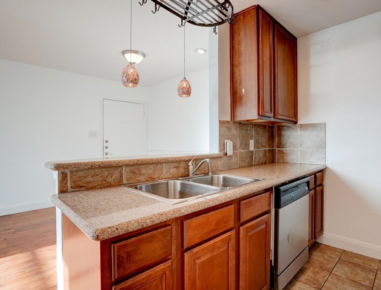 Kitchen - 4306 Avenue A