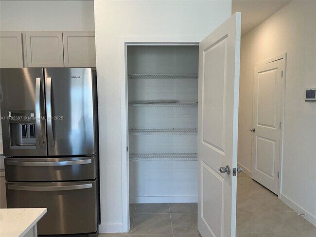 Building Photo - 822 SW 11th Ter