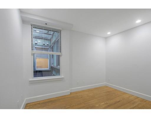 Building Photo - 140 Boylston St