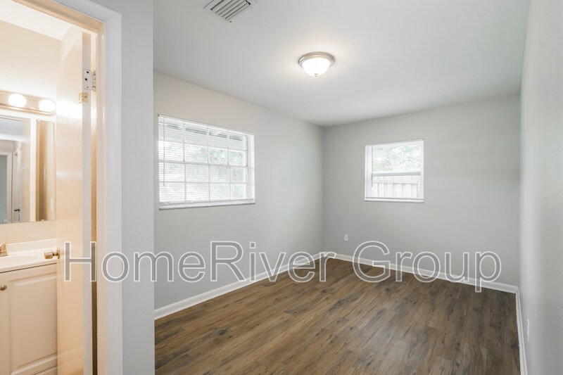 Building Photo - 6561 W Shore Cir