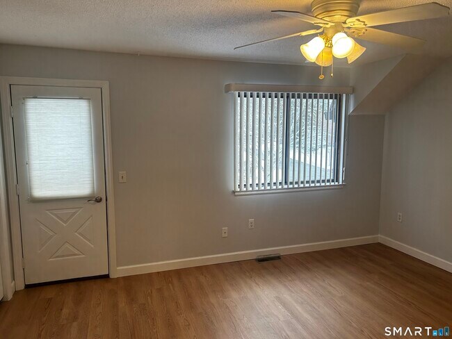 Building Photo - 151 Wynwood Dr