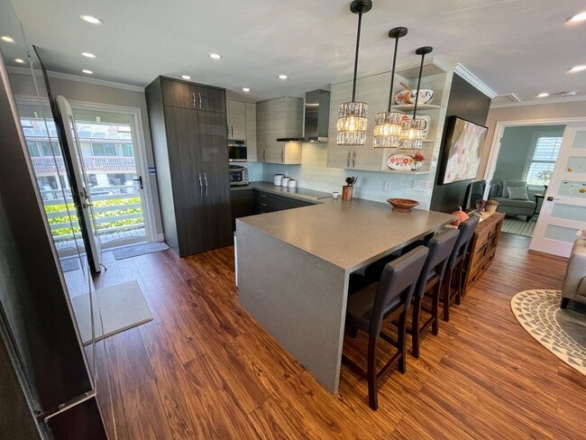 Building Photo - Newly Renovated 2BR/1BA in Nuuanu Avail Now!