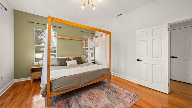 Building Photo - 307 W Haya St