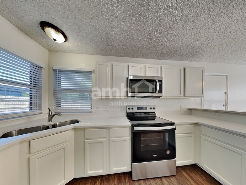 Building Photo - 607 Ashcrest Ct