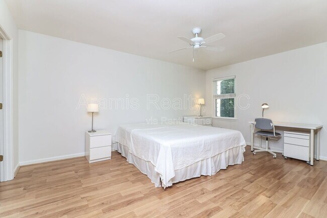 Building Photo - 1381 Old Virginia Ct SE