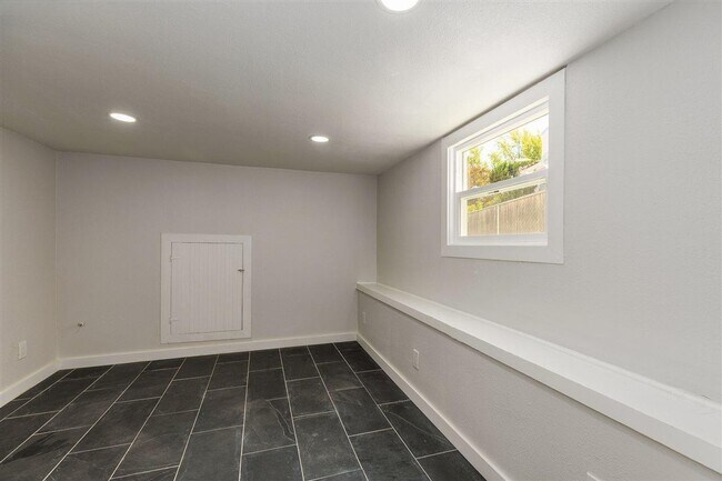 Building Photo - Beautiful Historic Home Meets Modern Luxury in San Leandro