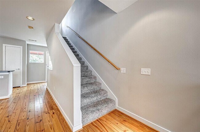 Building Photo - 6925 Yellowstone Way Dr