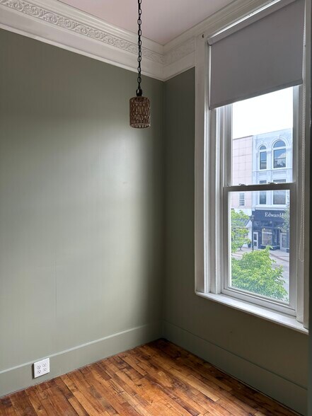 Building Photo - 120 N Washington St