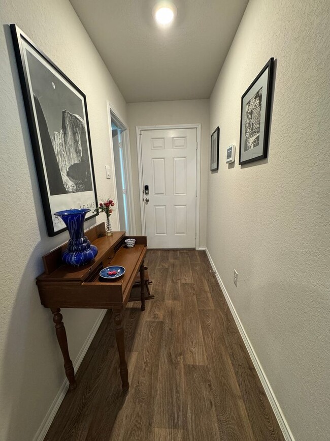 Building Photo - $300 OFF 1ST MONTH RENT IF YOU MOVE IN WIT...