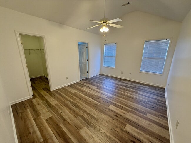 Building Photo - 204 Jessie Ct