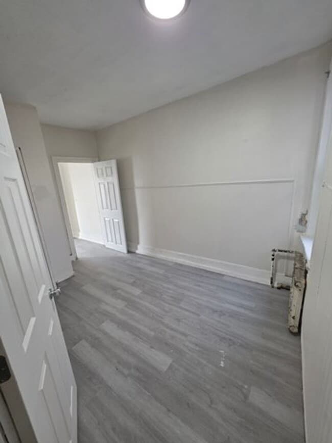 Building Photo - 3 Bedroom - 1102