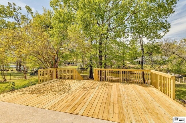 Building Photo - 203 Dupont Dr