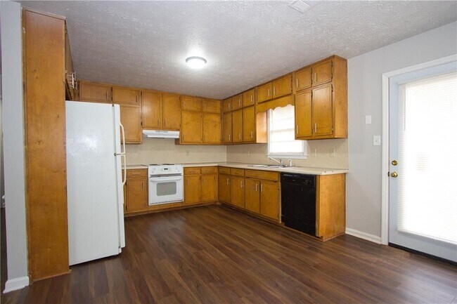 Building Photo - 3252 Inez Dr