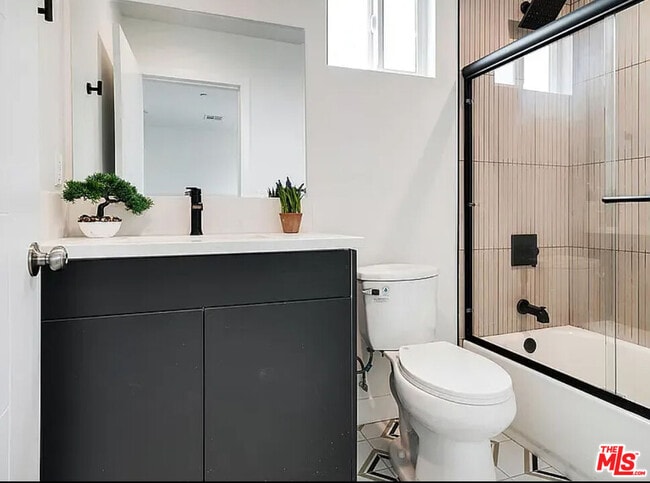 Building Photo - 334 Alexandria Ave