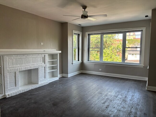 Building Photo - 4648 N Paulina St