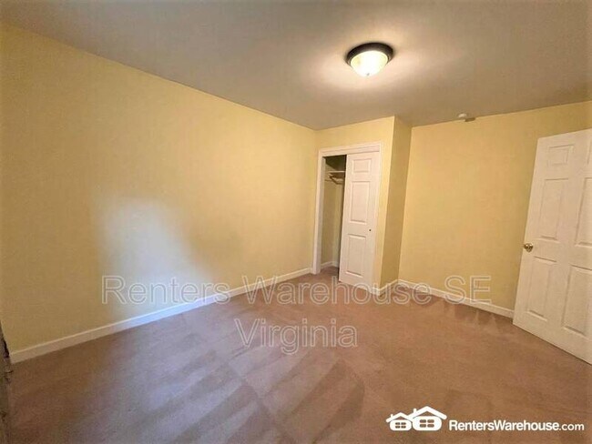 Building Photo - 500 Ashlawn Dr