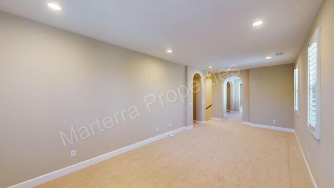 Building Photo - Beautiful Home in Portola Springs