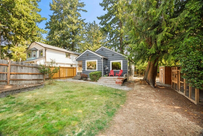 Building Photo - 11520 Roosevelt Way NE