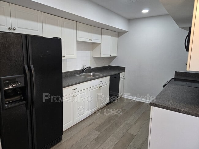 Building Photo - 606 Redkirk Ln
