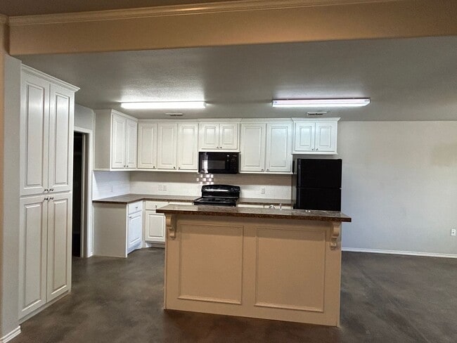 Building Photo - 3211 108th St