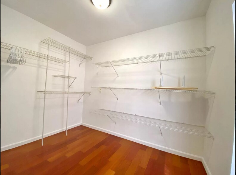 Building Photo - 701 Chestnut St