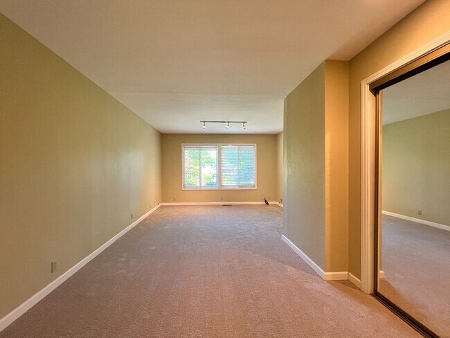 Building Photo - Charming Four Bedroom Home in Napa's Sough...