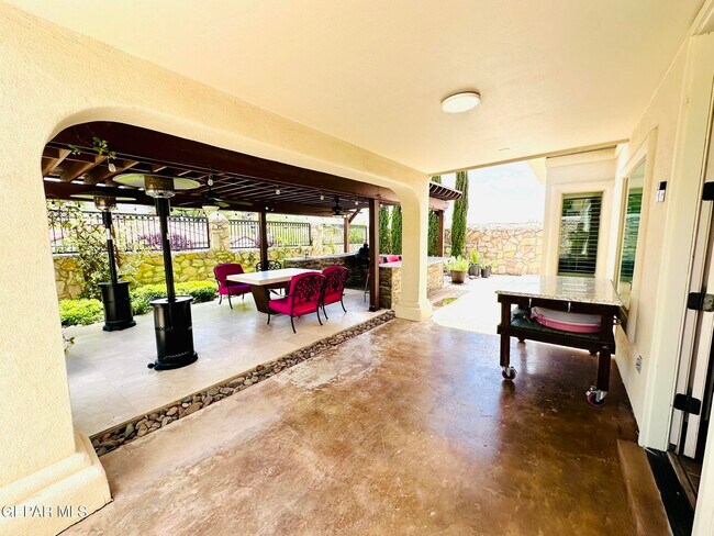 Building Photo - 6268 Wildwood Ct