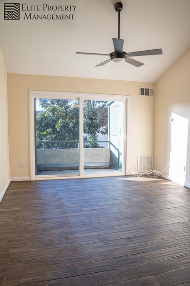 Building Photo - 15220 Ocaso Ave