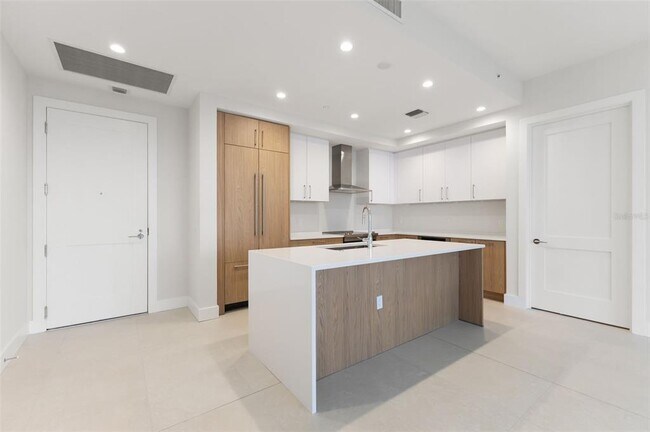 Building Photo - 275 1st Ave S