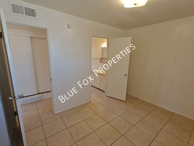 Building Photo - 1224 N Camilla Blvd