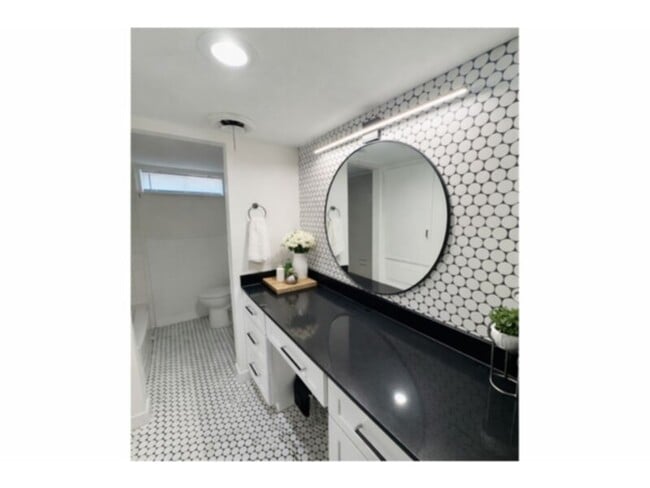 Building Photo - 8406 Foxwood Ln