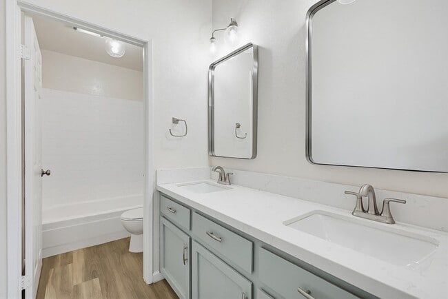 Building Photo - 270 Dahlia Ave