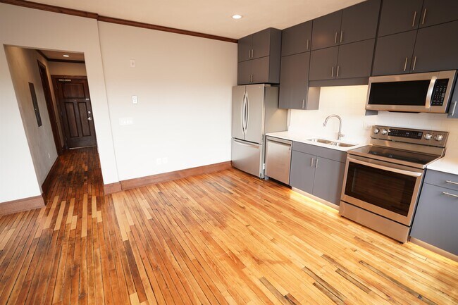 Building Photo - 704 Jefferson St