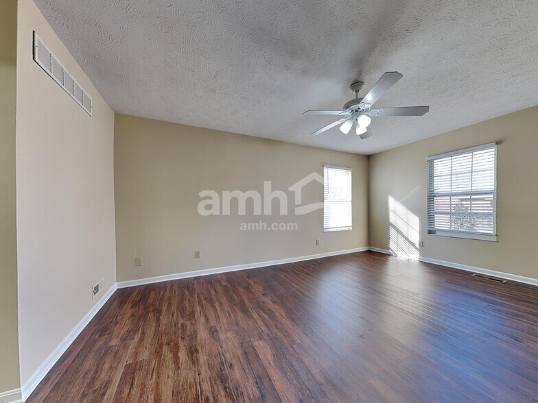 Building Photo - 1813 Bell Tower Cir