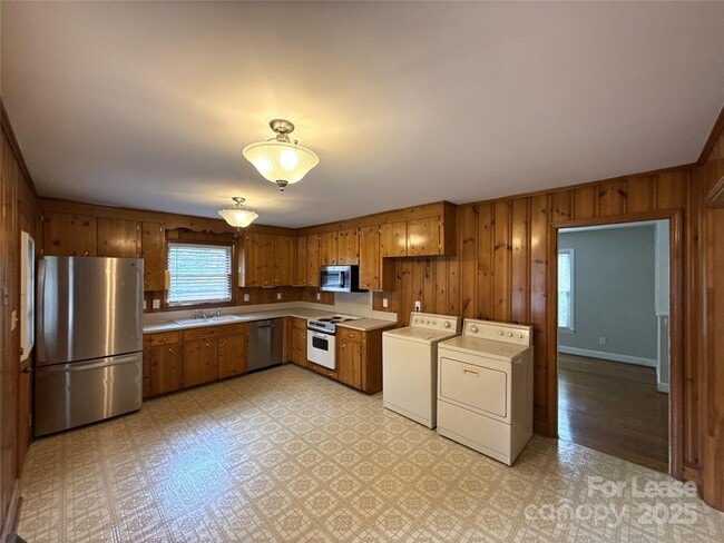 Building Photo - 1521 Woodhill Ln