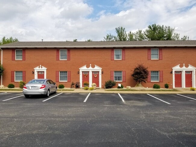 Building Photo - Edgewater Village 2BR Townhome! Yard, Pati...
