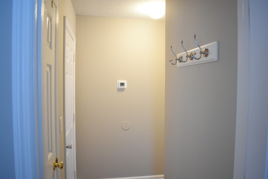 Building Photo - 4824 Weybridge Ln