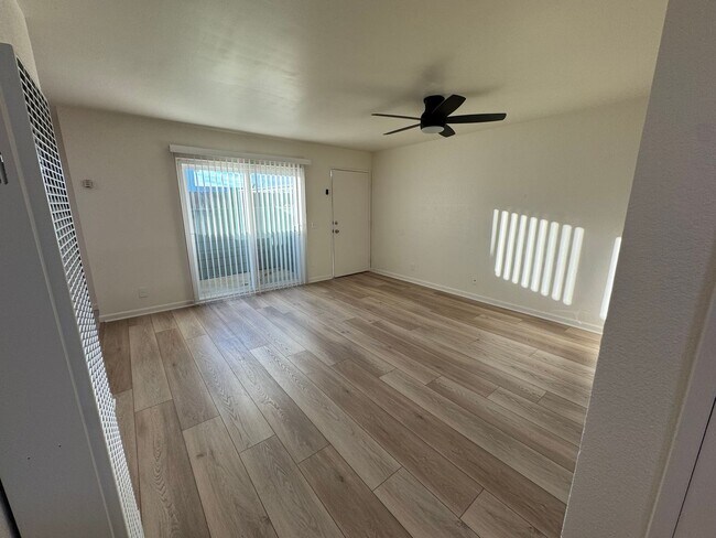 Building Photo - Grove Ave - IB