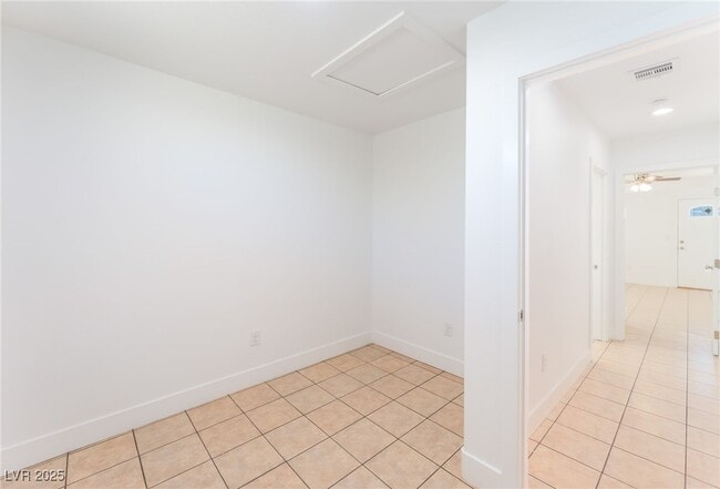 Building Photo - 1416 Cholla Way