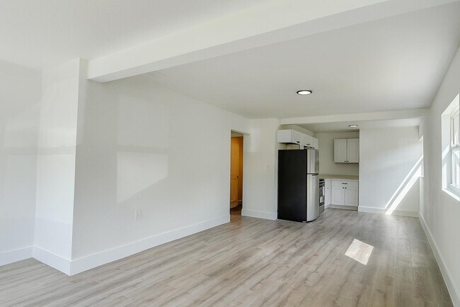 Building Photo - 2606 E 18th Ave