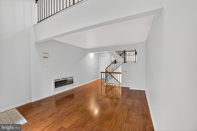 Building Photo - 105 Jackson St