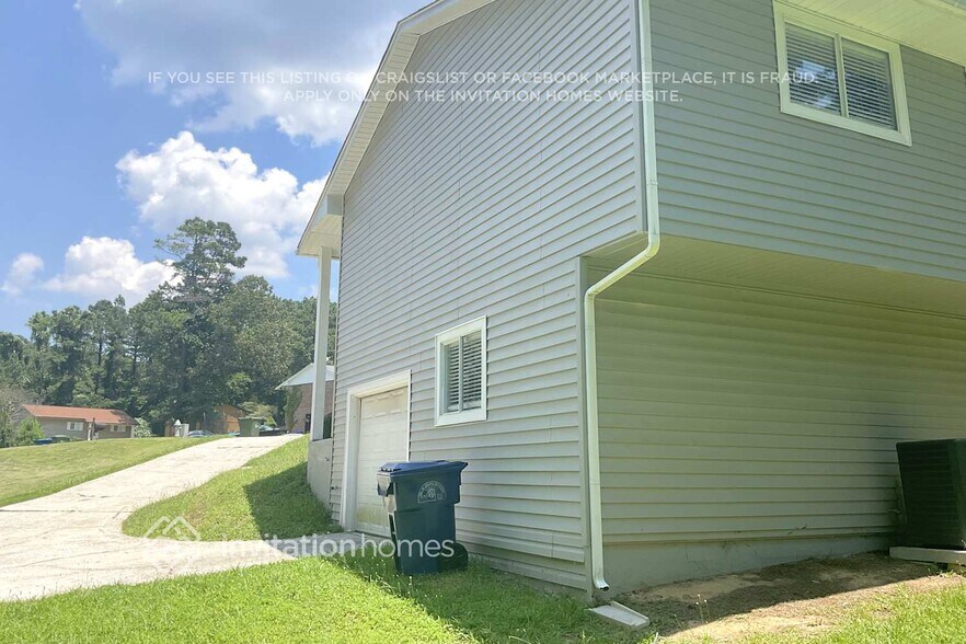 Building Photo - 2211 Doral Ct SW