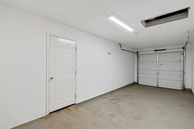 Building Photo - 10401 Centaur Dr