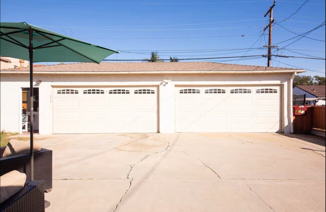 Building Photo - 6016 S Fairfax Ave