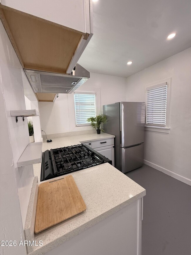 Building Photo - 2708 N Dayton St