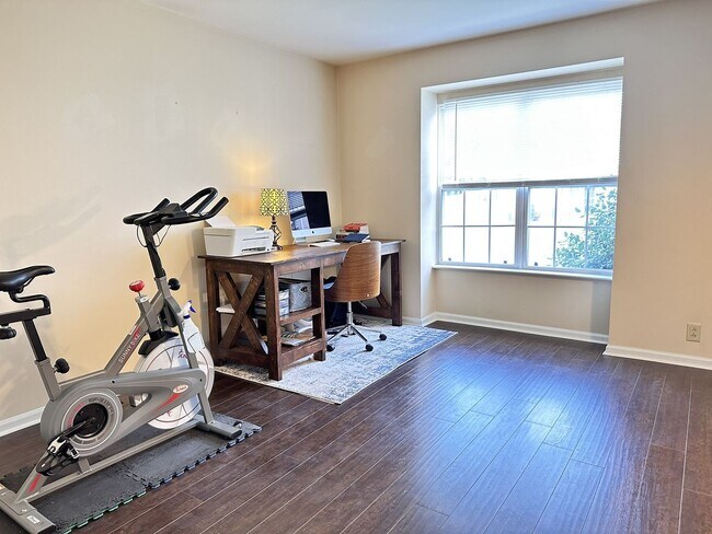 Building Photo - 1272 Villa Ln